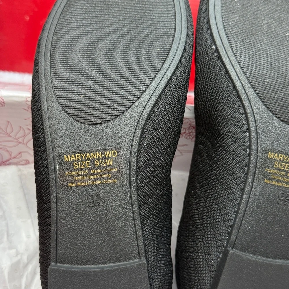 Journee Collection Women's Maryann Knit Round Toe Ballet Flats- Size 9.5W